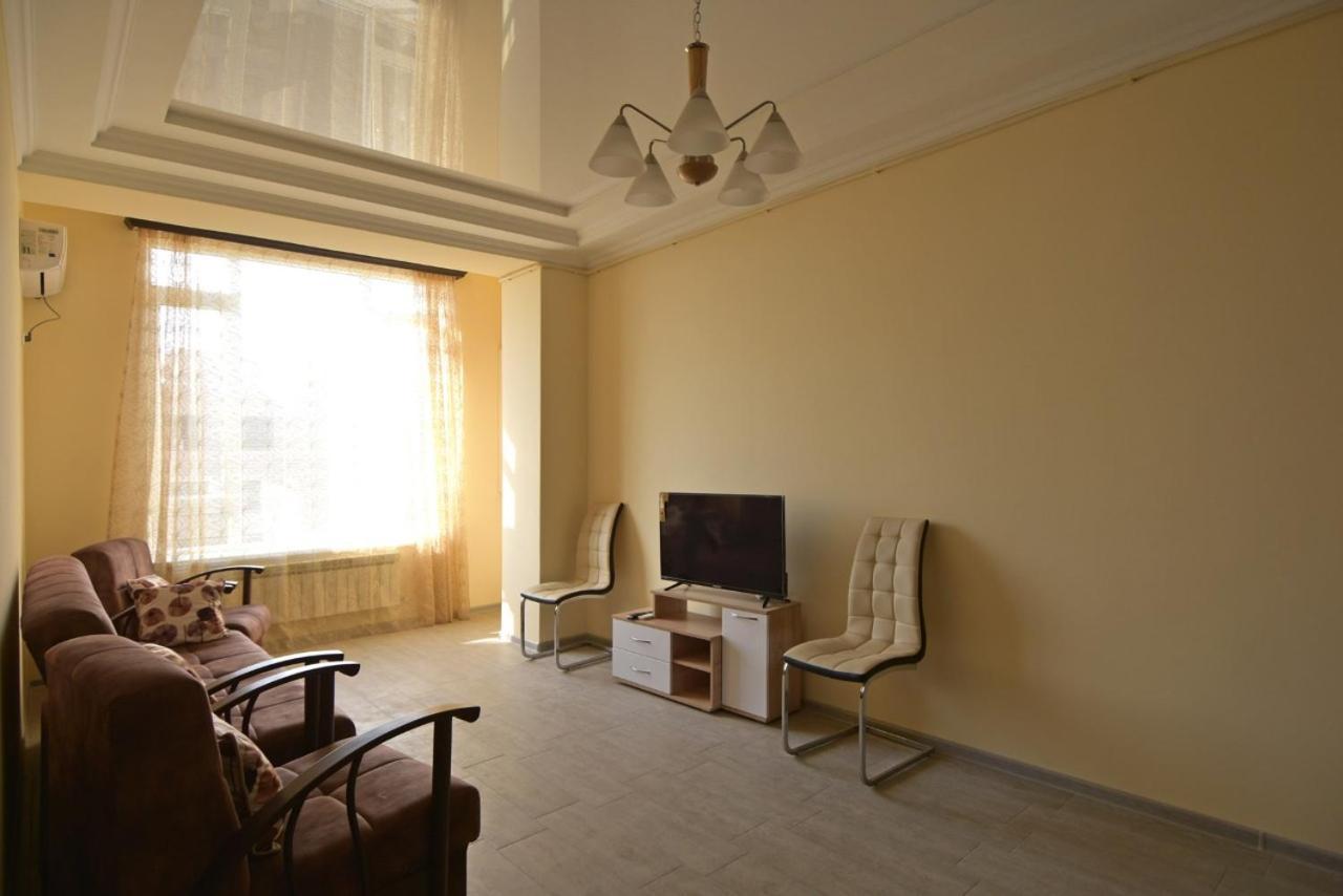 Rent Inn Yerevan On Sakharov Square Exterior photo