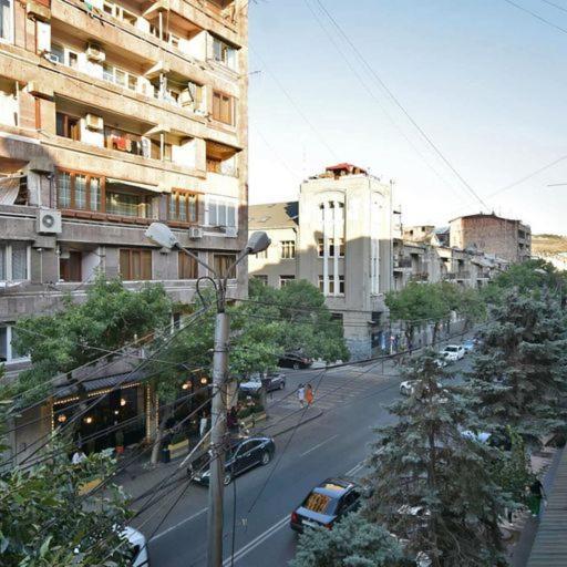 Rent Inn Yerevan On Sakharov Square Exterior photo