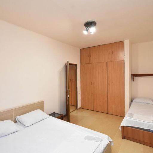 Rent Inn Yerevan On Sakharov Square Exterior photo