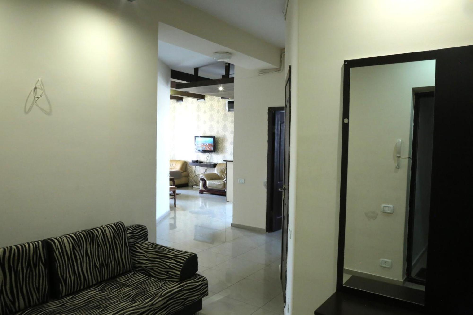 Rent Inn Yerevan On Sakharov Square Exterior photo