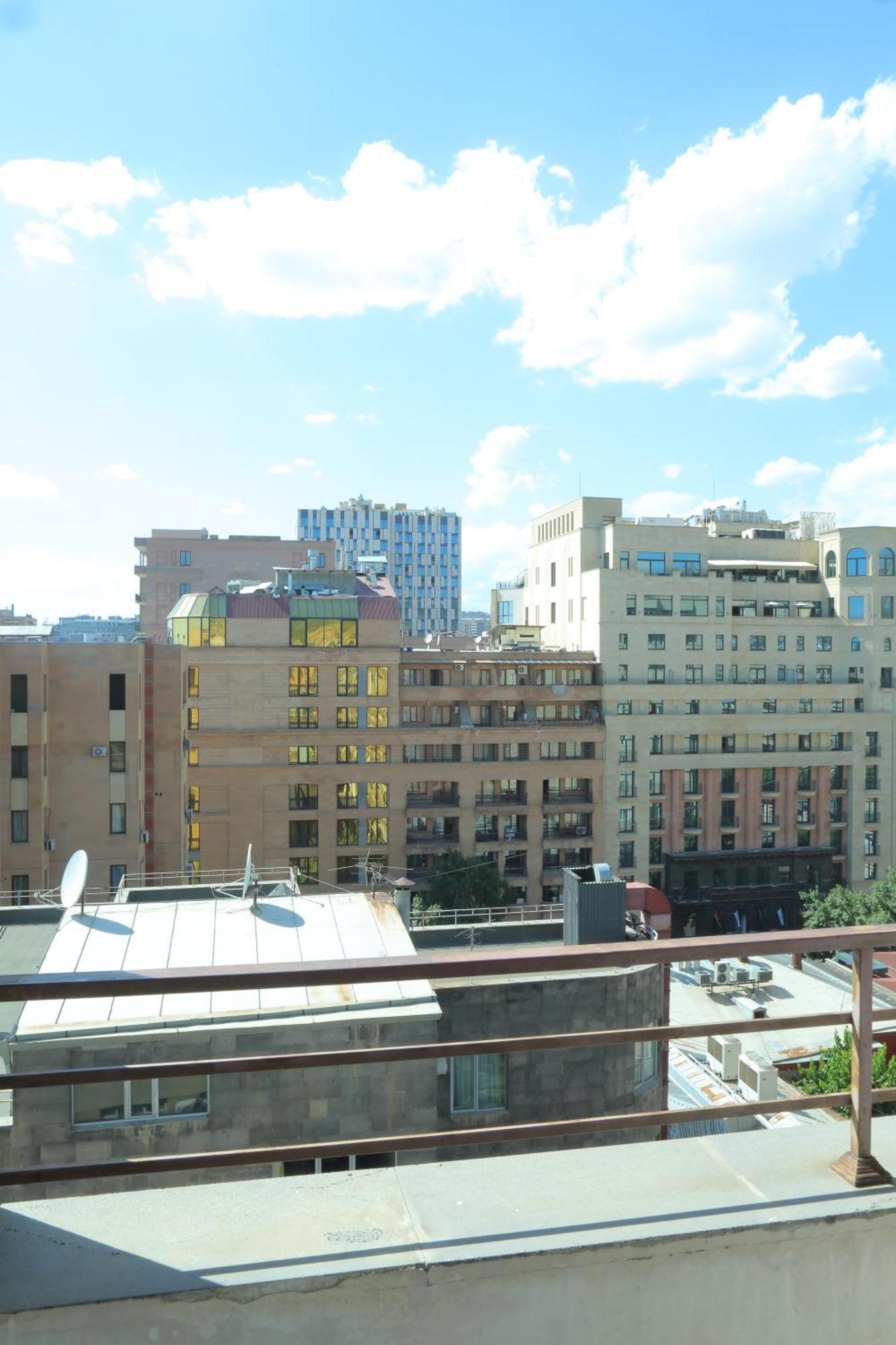 Rent Inn Yerevan On Sakharov Square Exterior photo