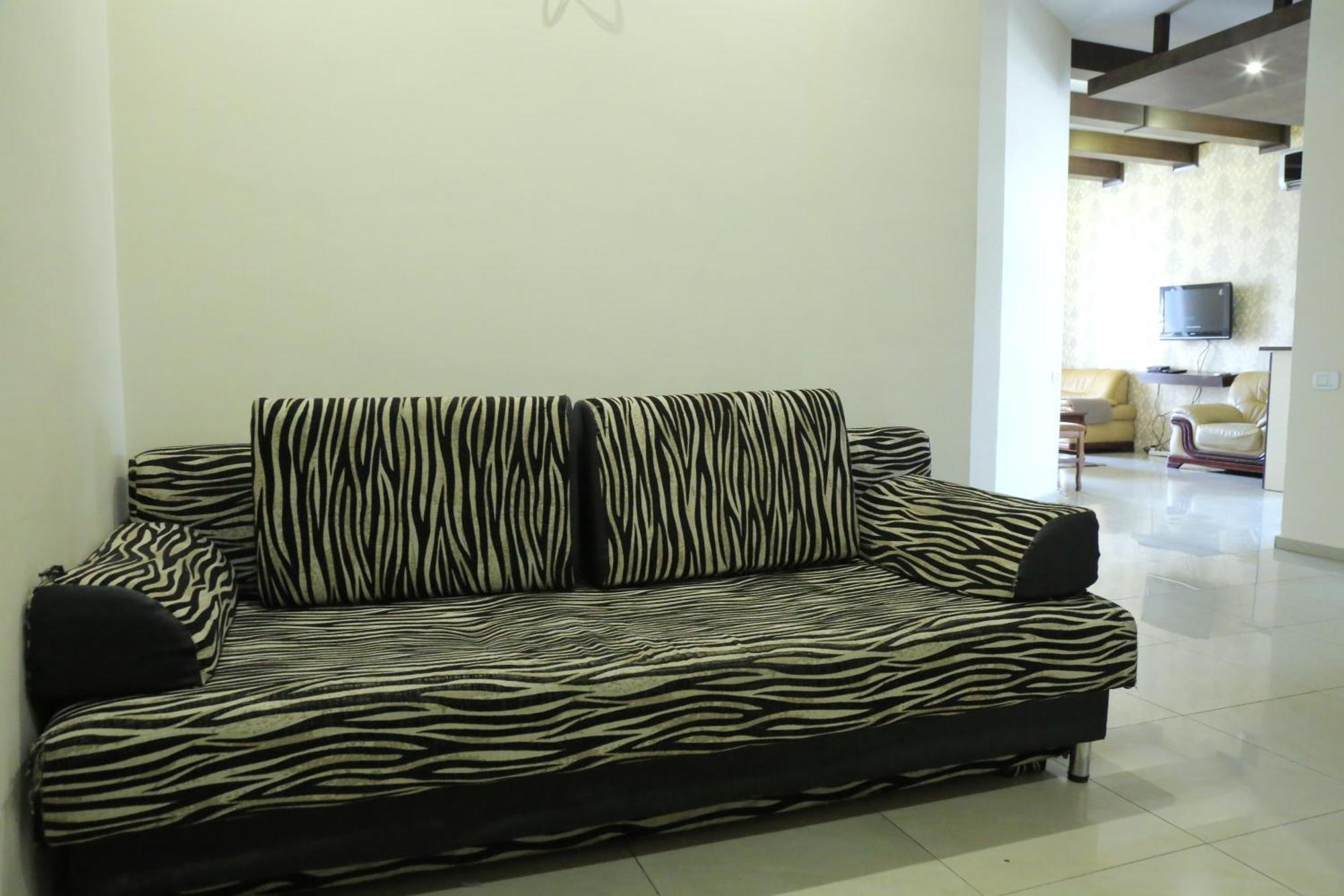 Rent Inn Yerevan On Sakharov Square Exterior photo