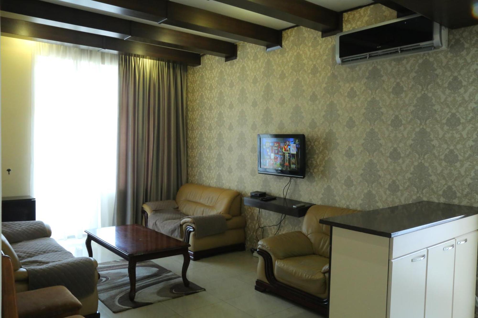 Rent Inn Yerevan On Sakharov Square Exterior photo