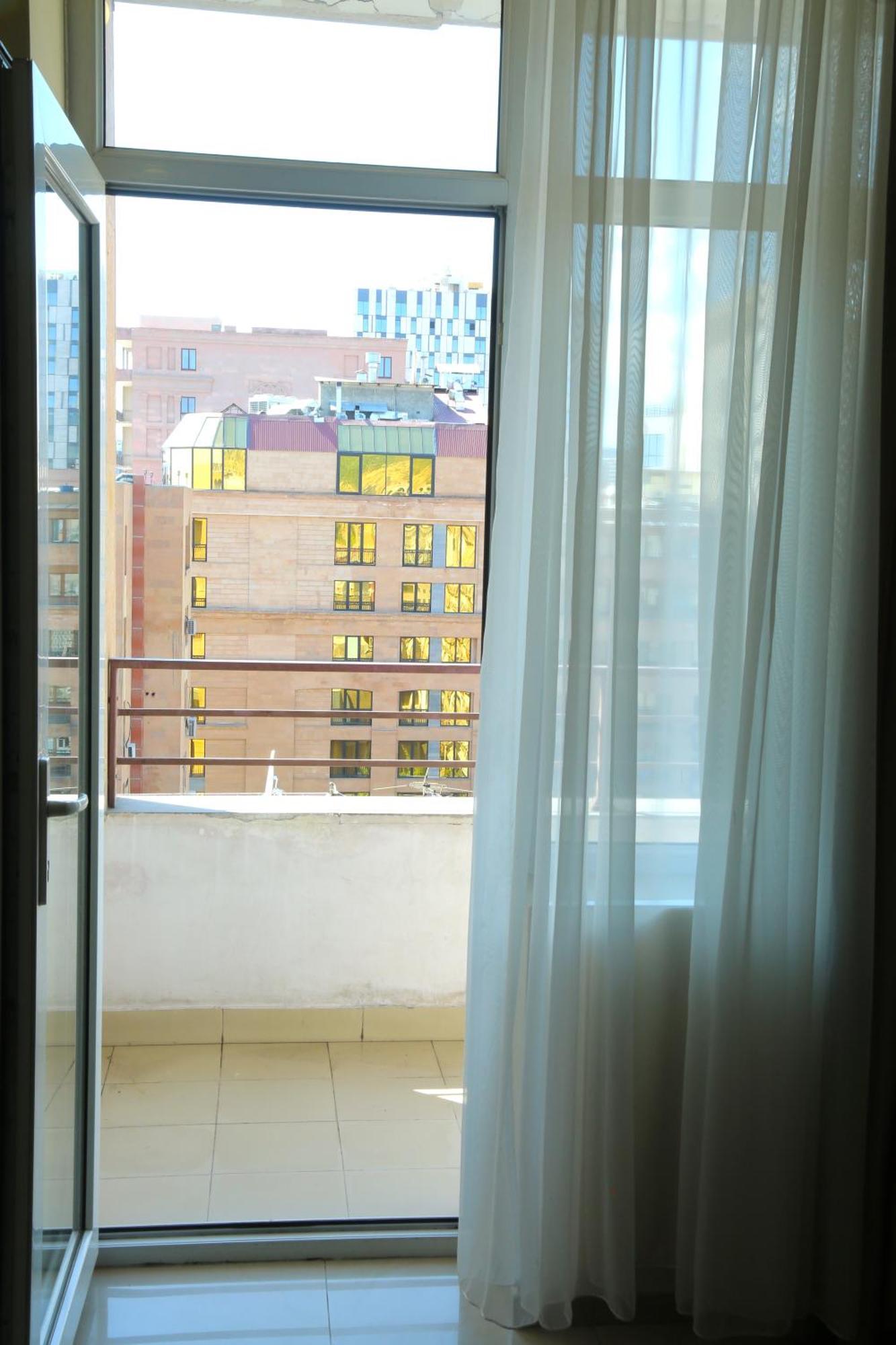 Rent Inn Yerevan On Sakharov Square Exterior photo