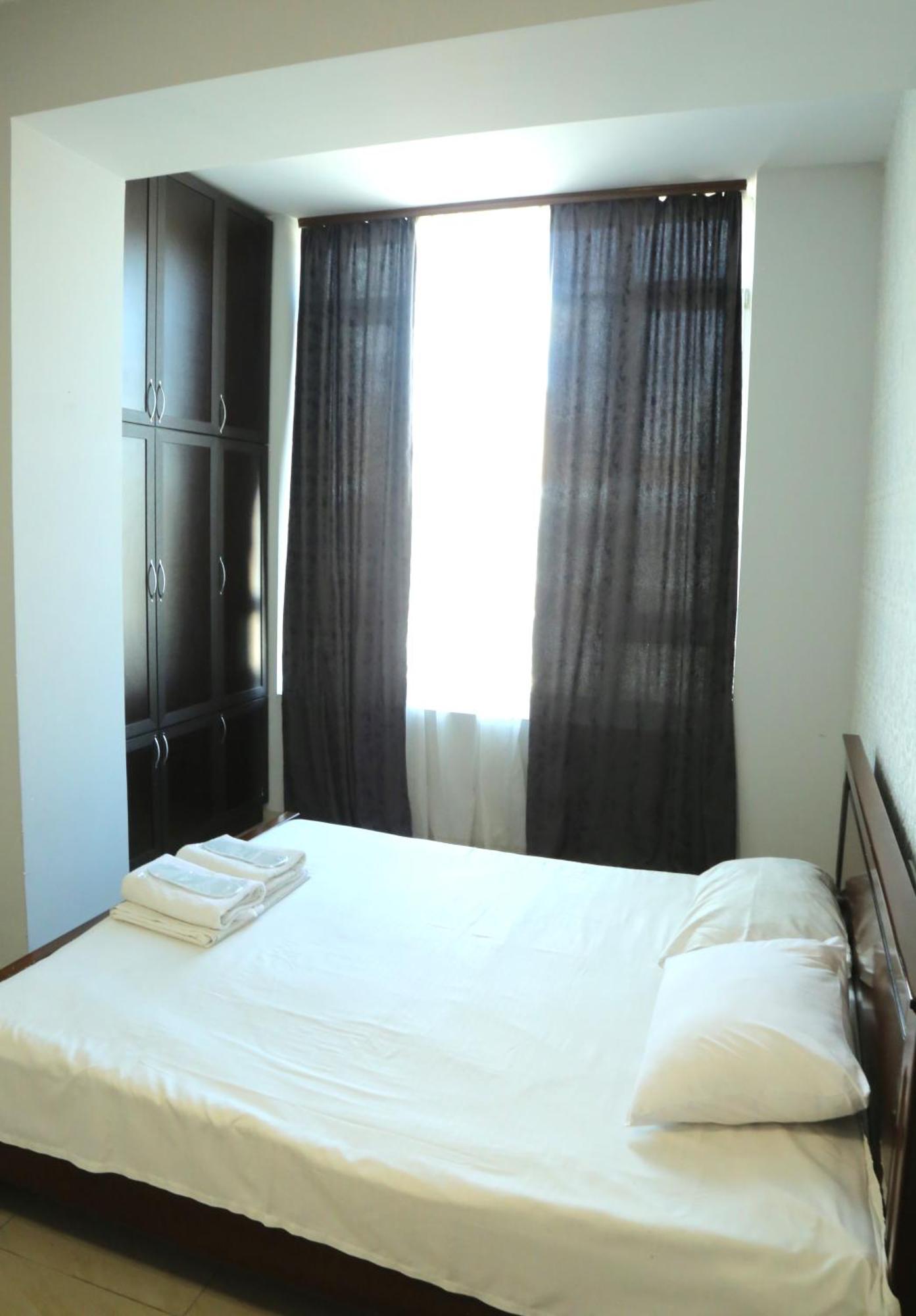 Rent Inn Yerevan On Sakharov Square Exterior photo