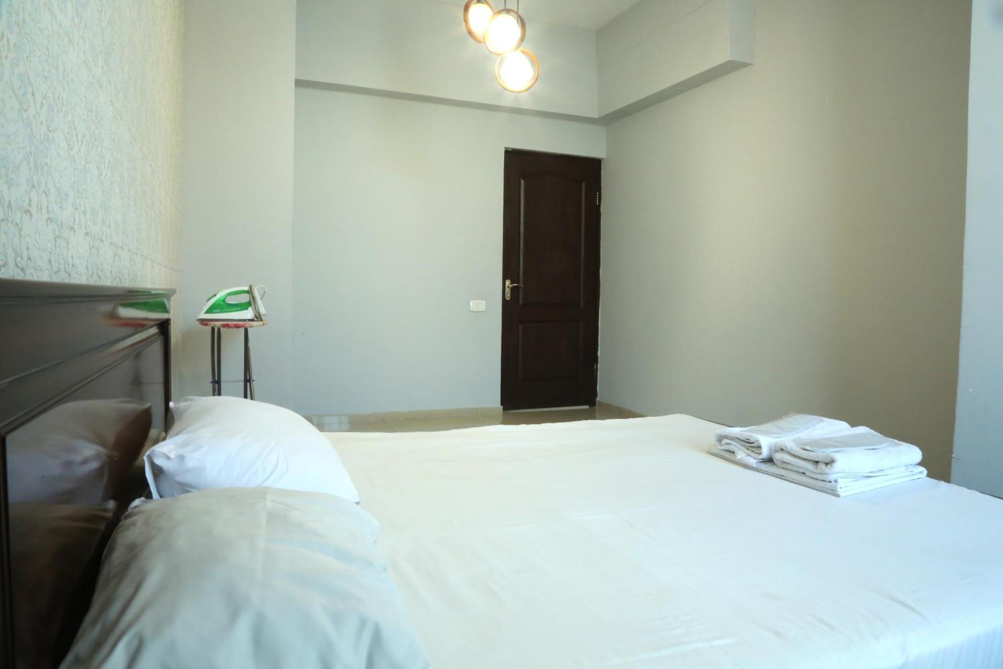 Rent Inn Yerevan On Sakharov Square Exterior photo