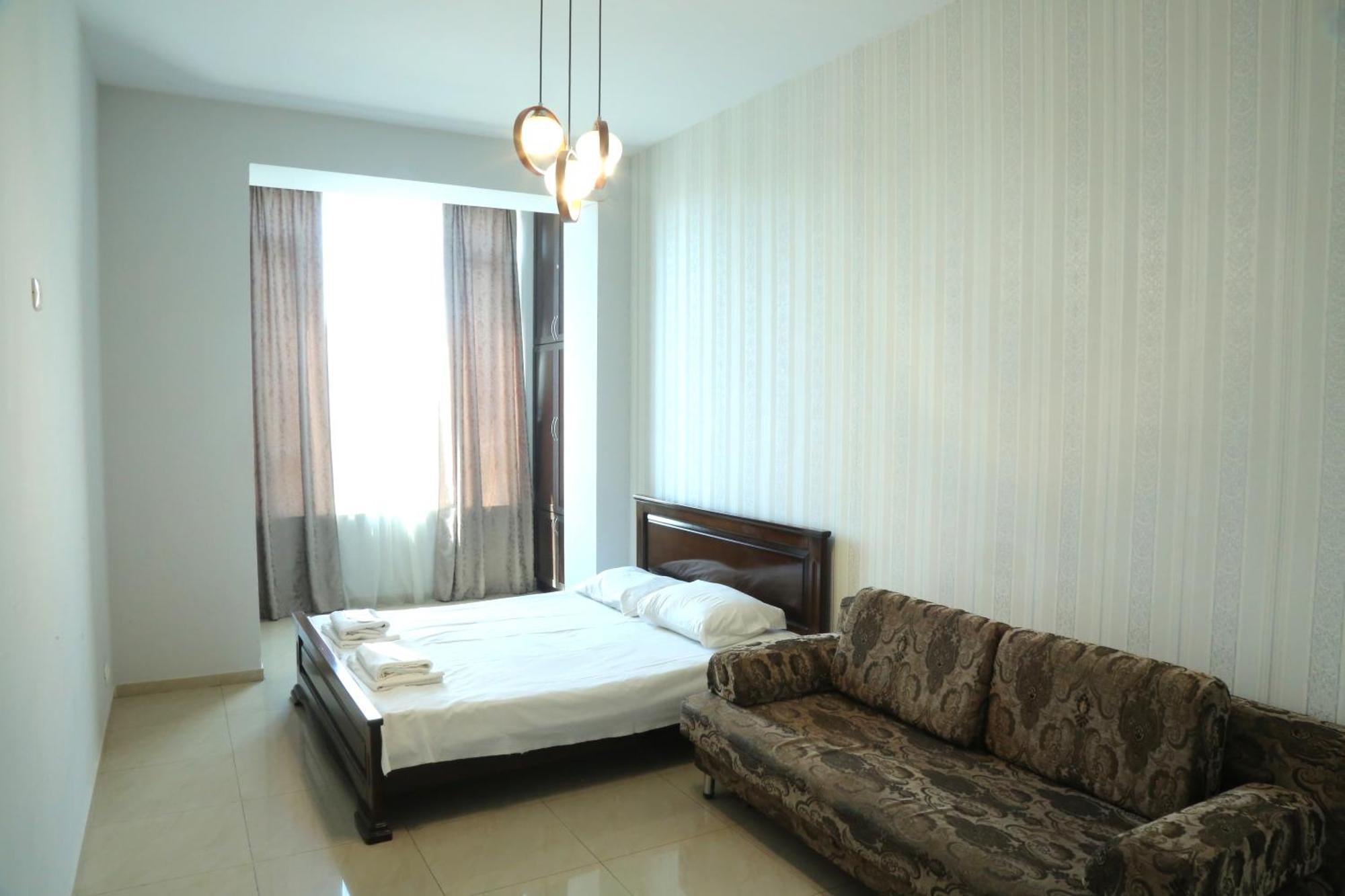 Rent Inn Yerevan On Sakharov Square Exterior photo