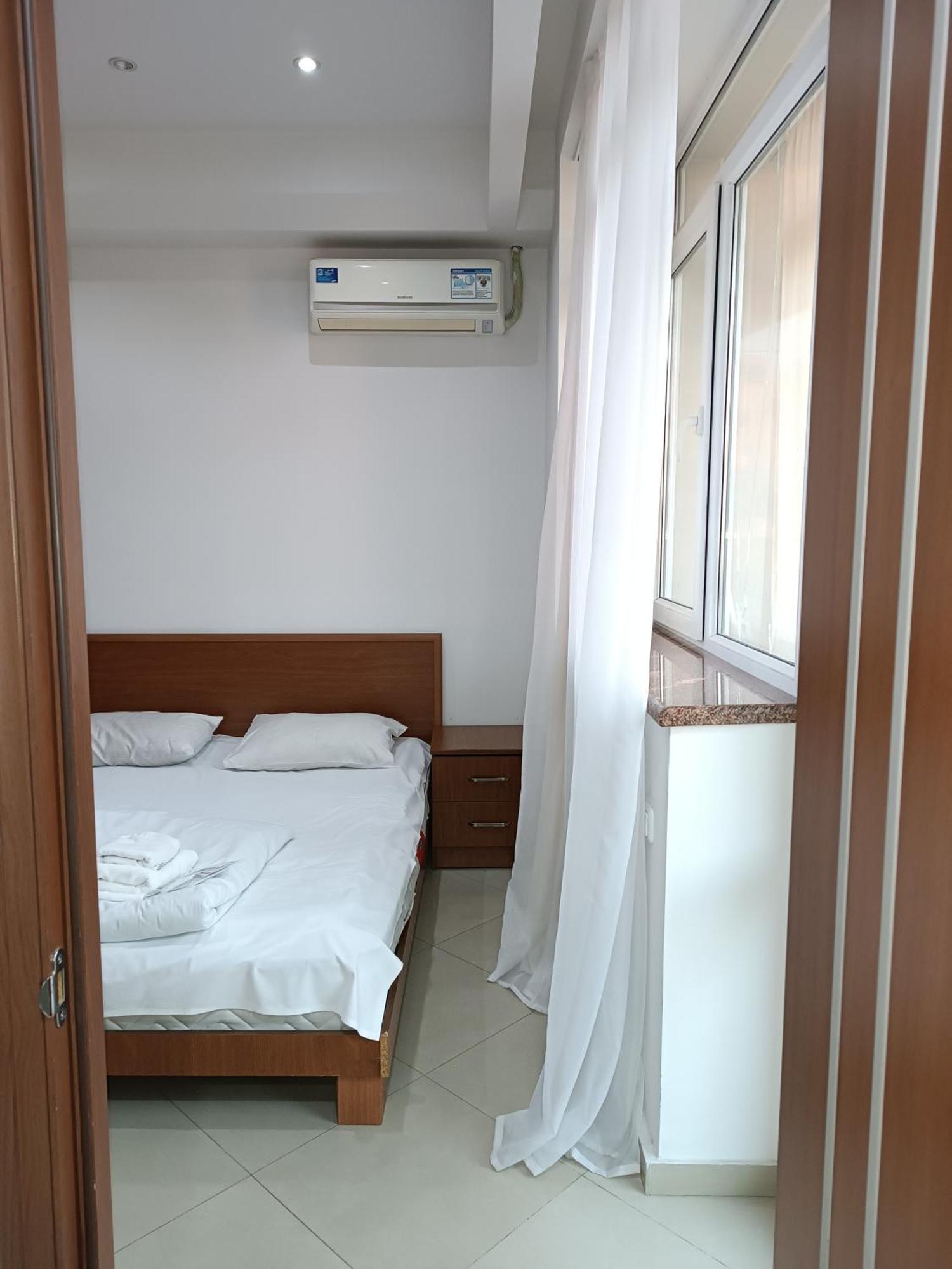 Rent Inn Yerevan On Sakharov Square Exterior photo