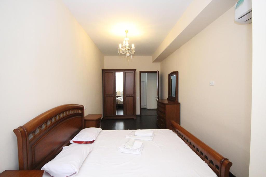 Rent Inn Yerevan On Sakharov Square Room photo