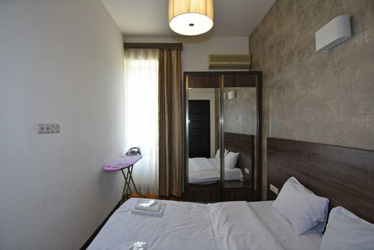 Rent Inn Yerevan On Sakharov Square Exterior photo