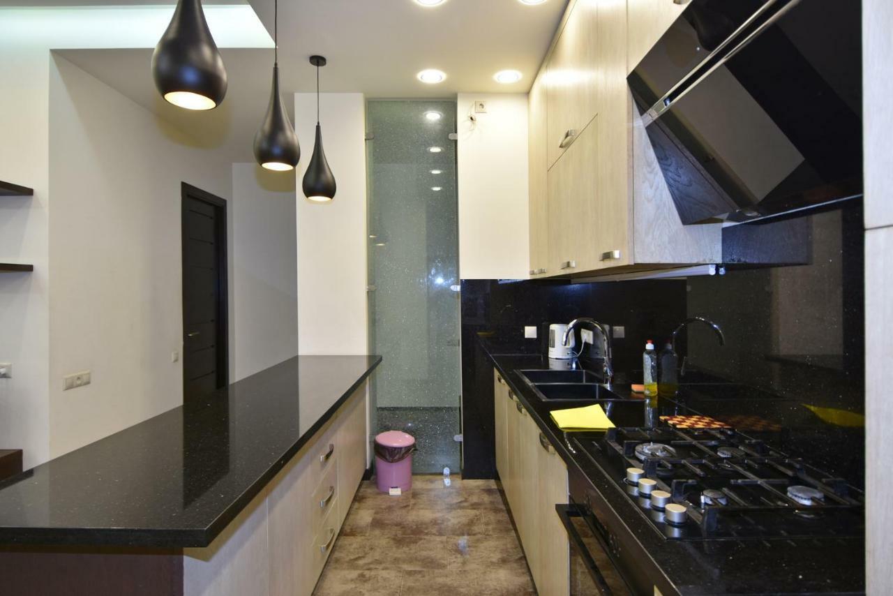 Rent Inn Yerevan On Sakharov Square Exterior photo