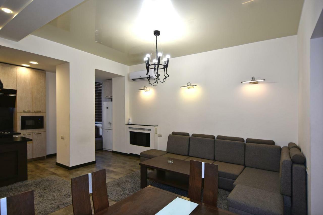 Rent Inn Yerevan On Sakharov Square Exterior photo