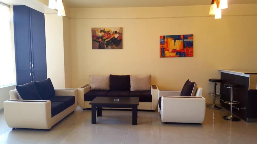 Rent Inn Yerevan On Sakharov Square Exterior photo